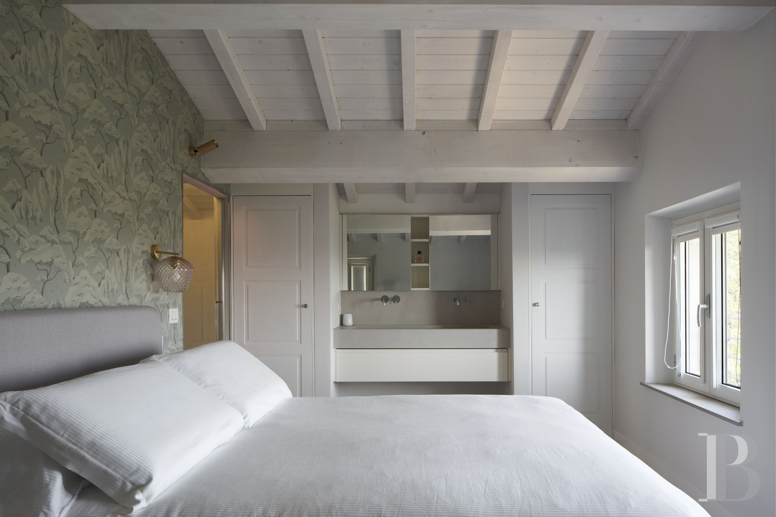 En Toscane, au nord de Vinci et non loin de Florence, une ancienne ferme du 19e siècle au milieu des oliviers - photo  n°16